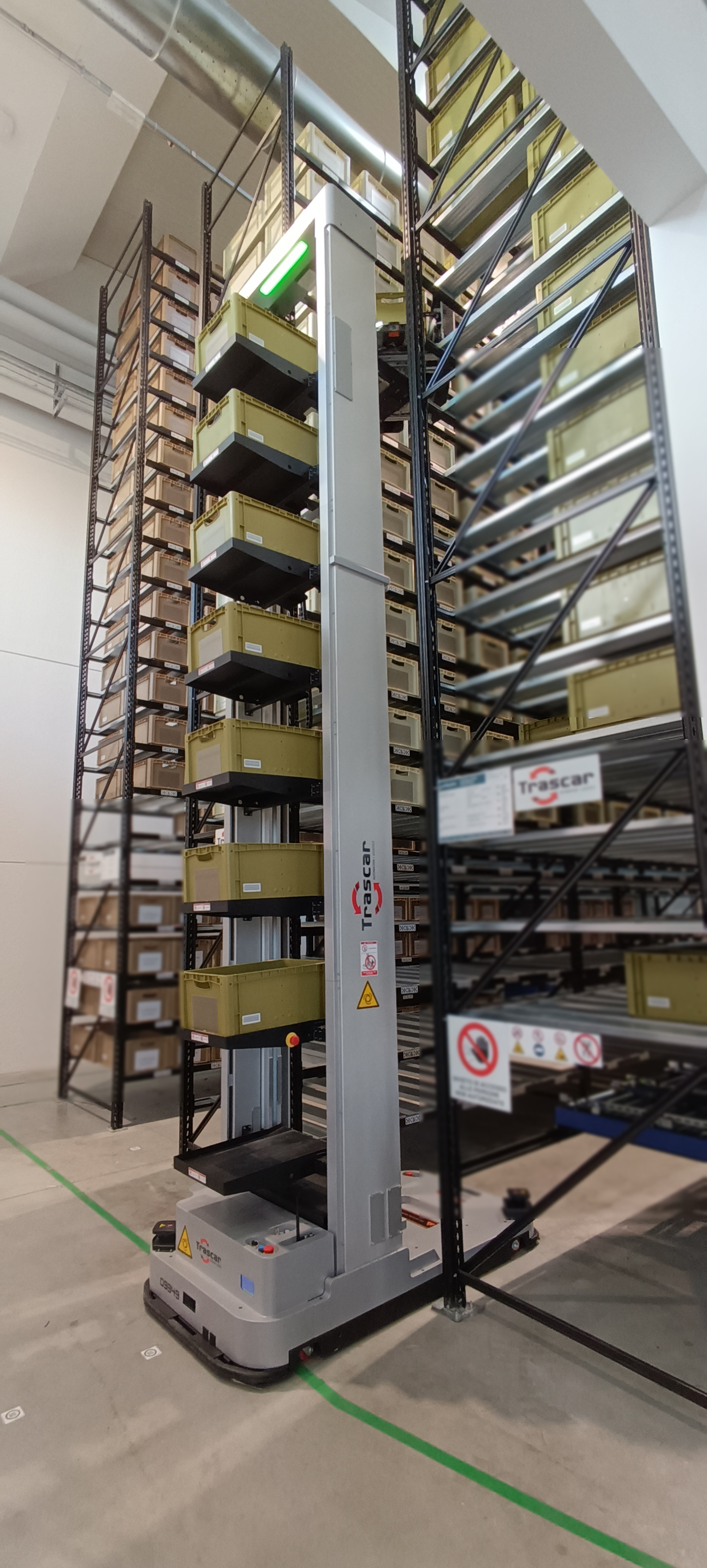 Fashion AMR Warehouse